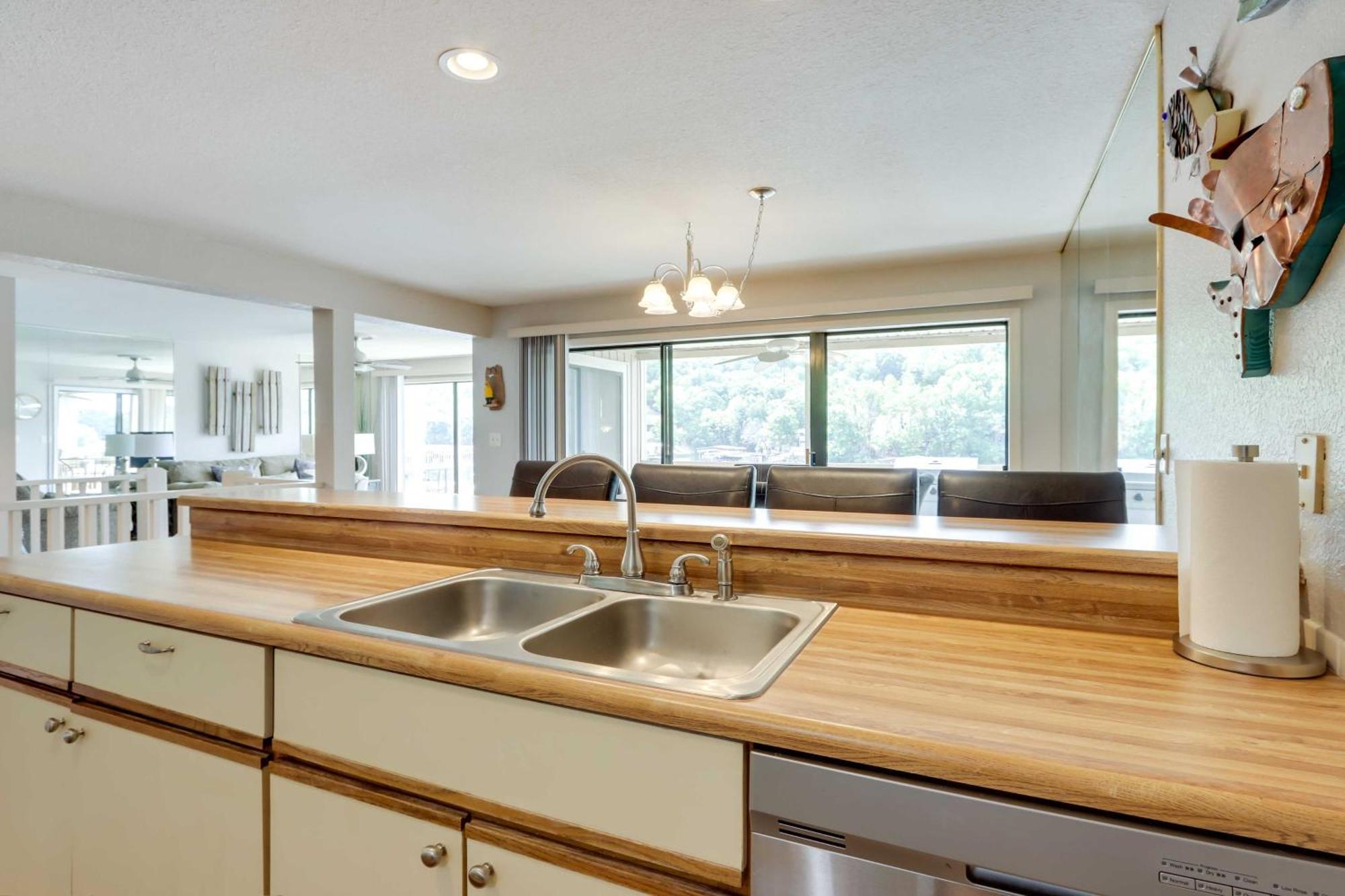 Lakefront Osage Beach Condo With Community Pool Екстер'єр фото