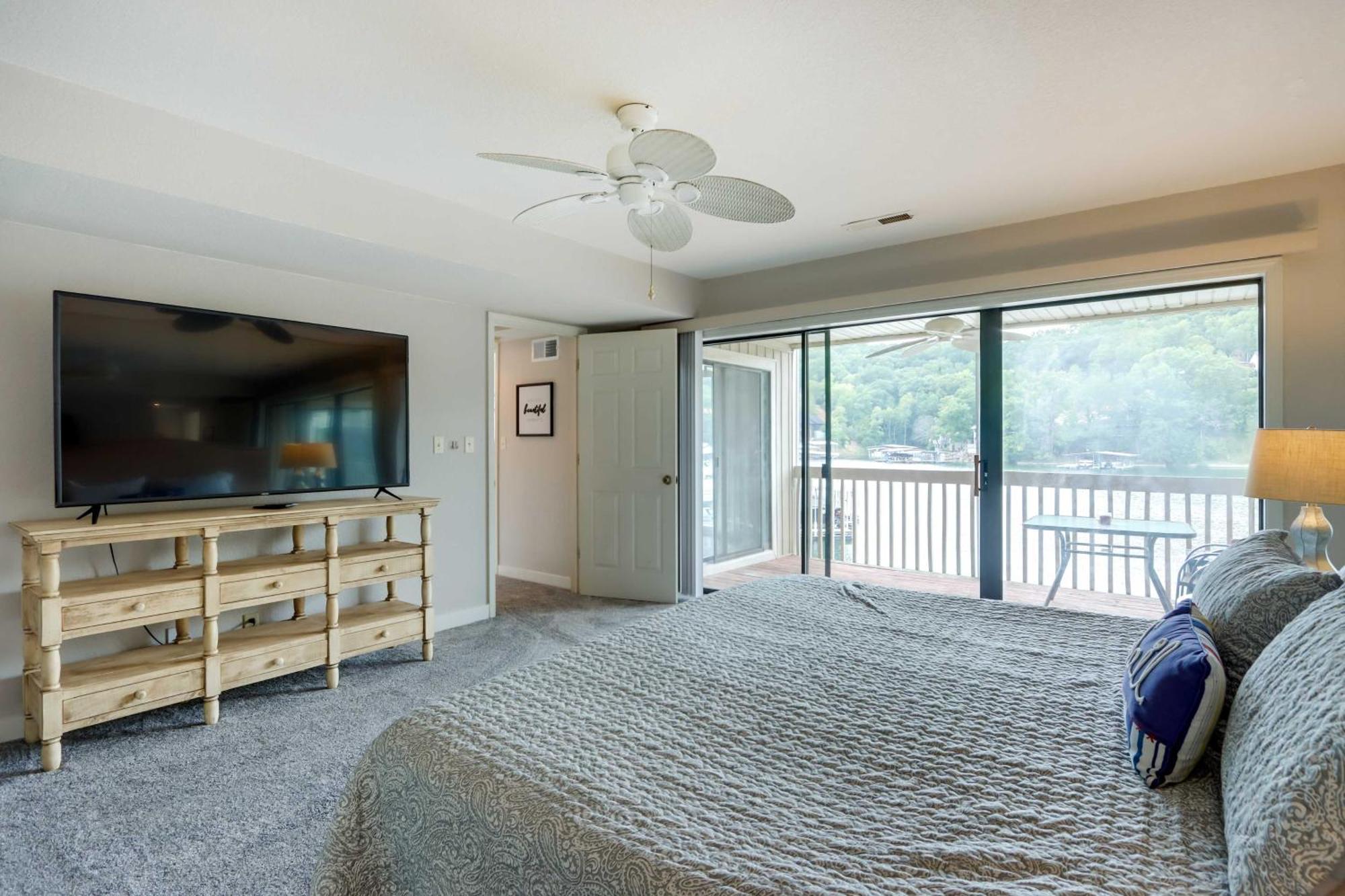 Lakefront Osage Beach Condo With Community Pool Екстер'єр фото